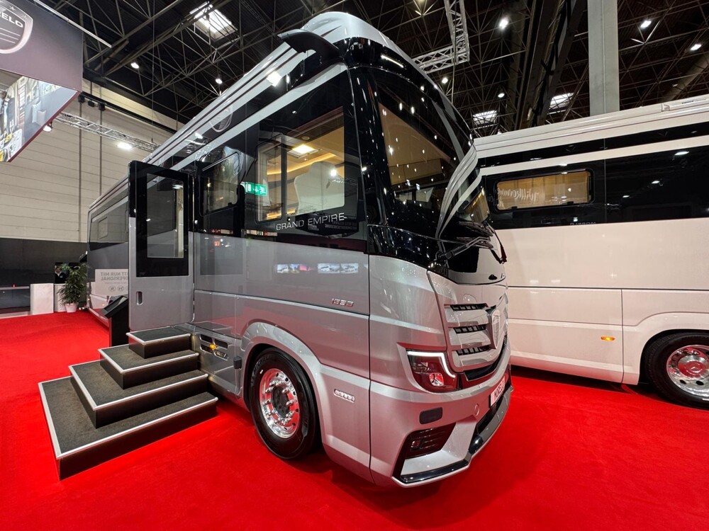 Morelo Grand Empire 118 GSB Farbe Porsche GT silber